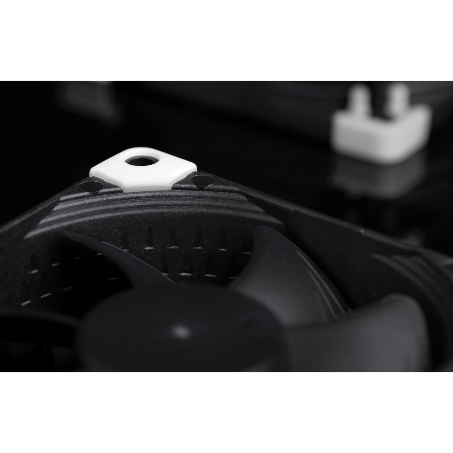 Noctua NF-A8 PWM chromax.black.swap