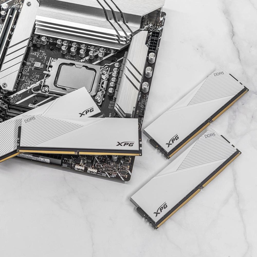 ADATA AX5U6400C3232G-DCLAWH