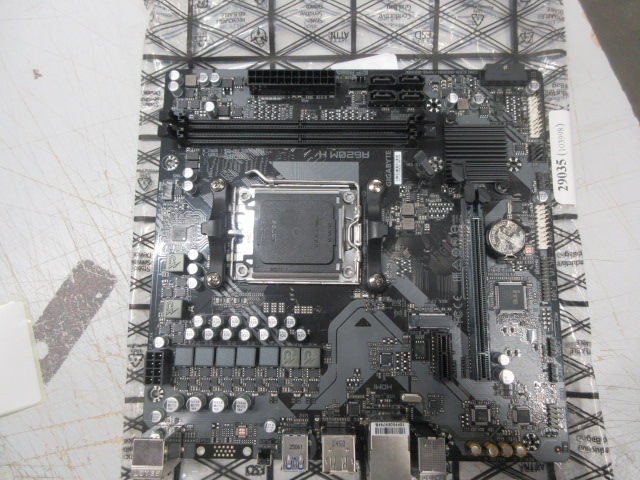 Материнская плата GIGABYTE A620M H, AM5, A620, 2*DDR5, 4*SATA, 1*M.2, 2*USB 3.2, 4*USB 2.0, Type-C, 1*PCIx16, 1*PCIx1, DP+HDMI, mATX